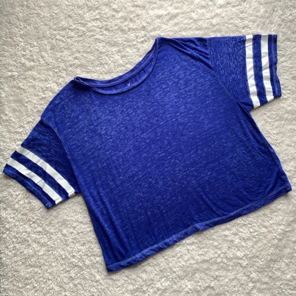 AEO size large baseball style crop tee